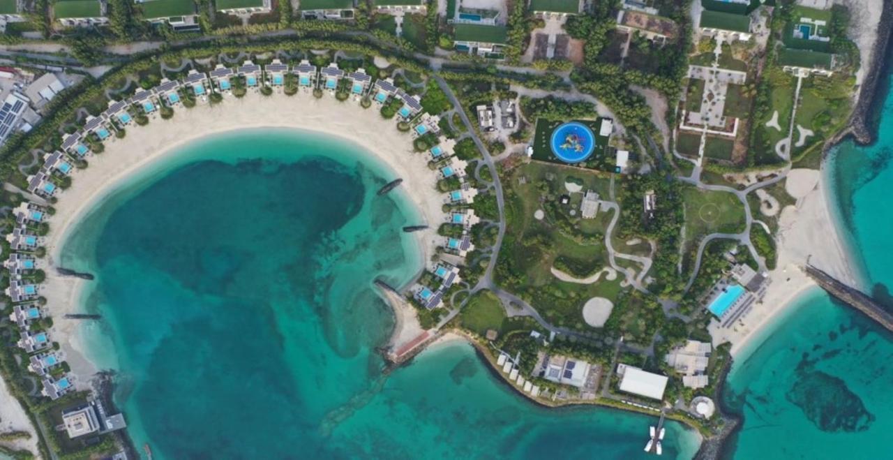 Nurai Island, Saadiyat Hotel Абу Даби Екстериор снимка Aerial view of the Atlantis Paradise Island resort, with the location of the Atlantis Water Park highlighted in blue