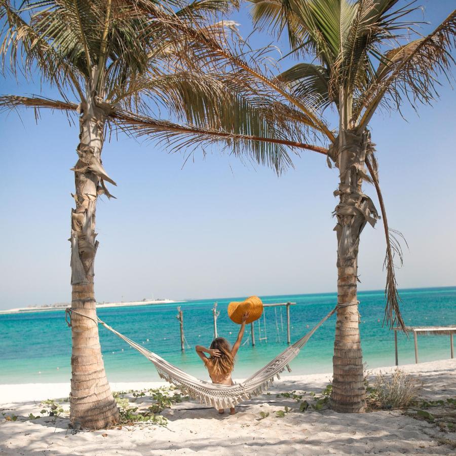 Nurai Island, Saadiyat Hotel Абу Даби Екстериор снимка Hammock on the beach