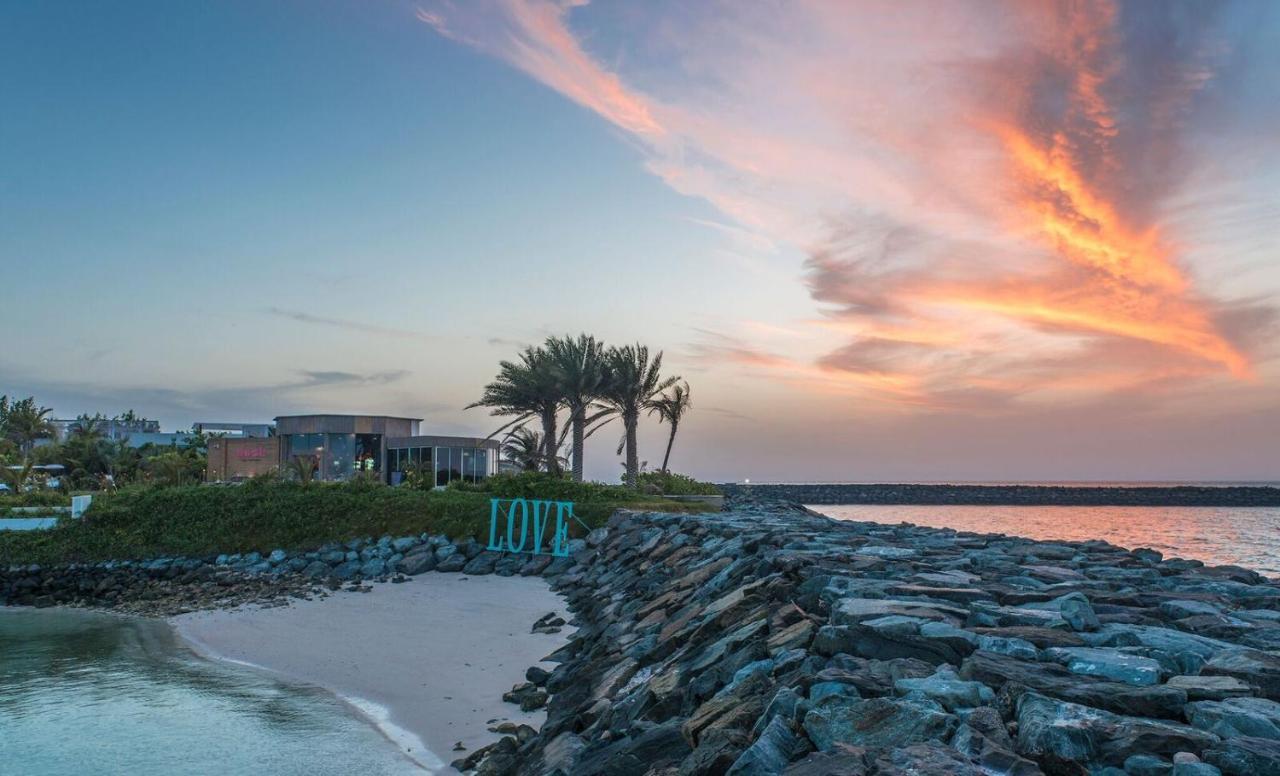 Nurai Island, Saadiyat Hotel Абу Даби Екстериор снимка Sunset at Al Bandar, Al Reef, Abu Dhabi